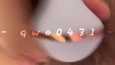 刚出门骚逼痒了就自慰拍给我看
