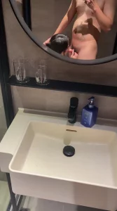 骚女约炮酒店卫生间