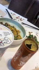 骚屄餐厅人前露出2