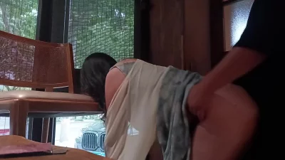 性瘾出轨人妻饭店包间开窗做爱