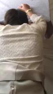 衣服都没脱 内射同事老婆 特写对白